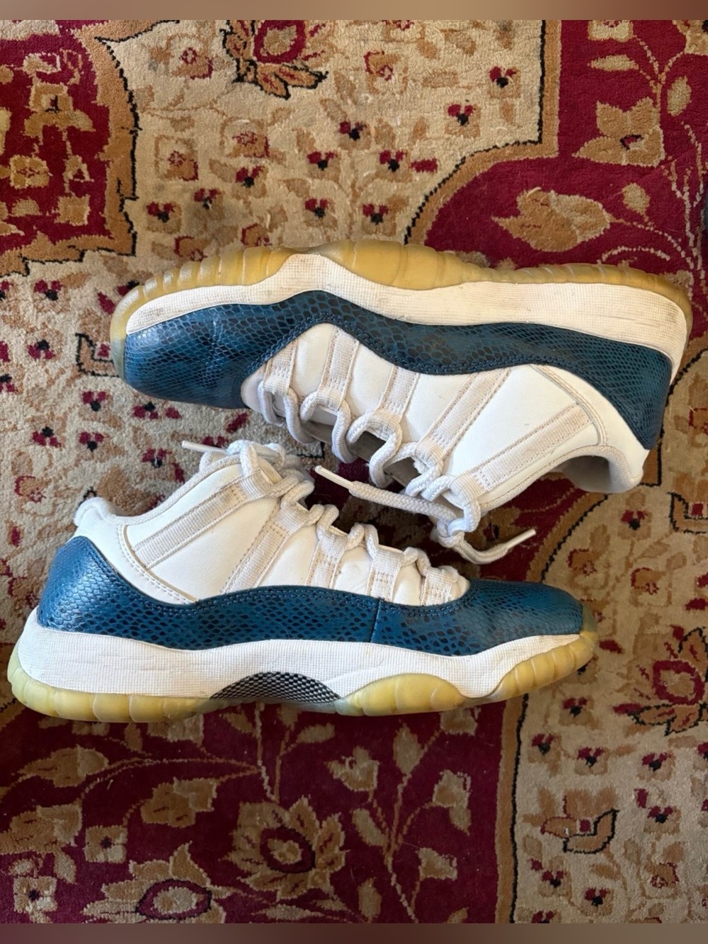 Jordan 11 Low Snakeskin Blue Trainers